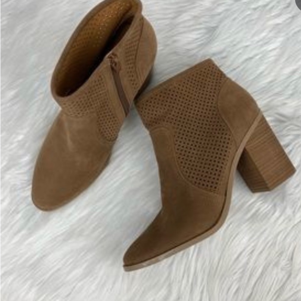 Universal Thread booties - Picture 2 of 5